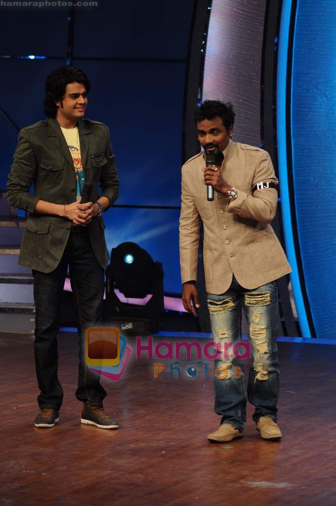 Remo D Souza, Manish Paul at Zee TV Dance Ke Superstars on 12th April 2011 