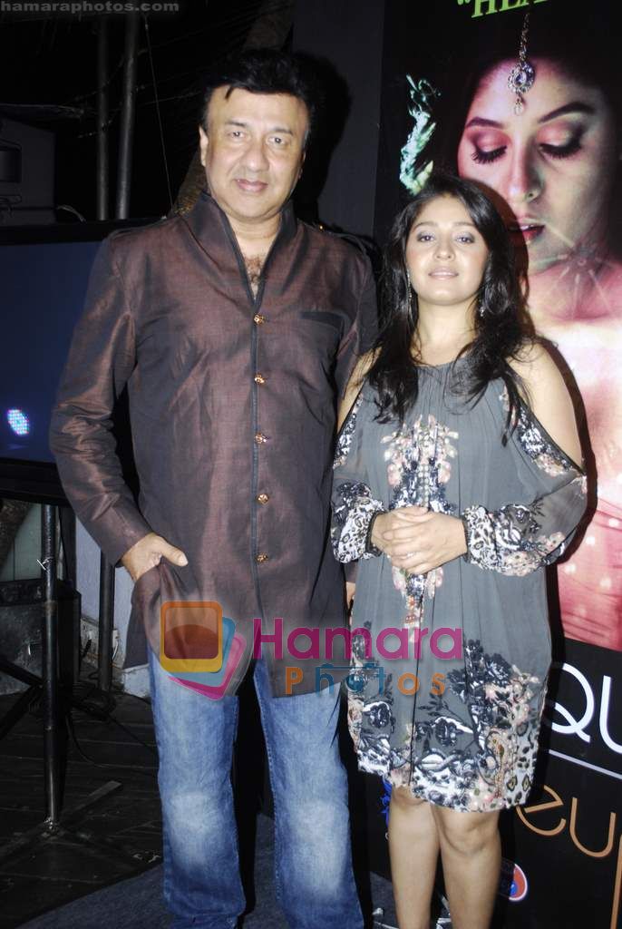Anu Malik, Sunidhi Chauhan at Sunidhi's bash for Enrique track in Vie Lounge on 18th April 2011 