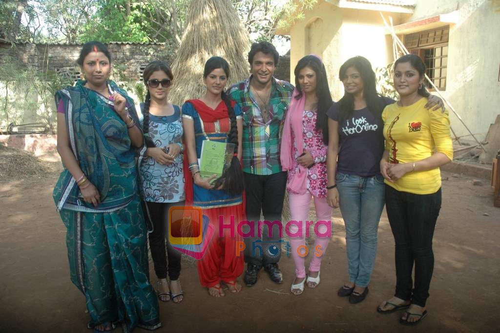 at Bhojpuri film Damad Chahi Fokat Mein shoot in Madh on 22nd April 2011 