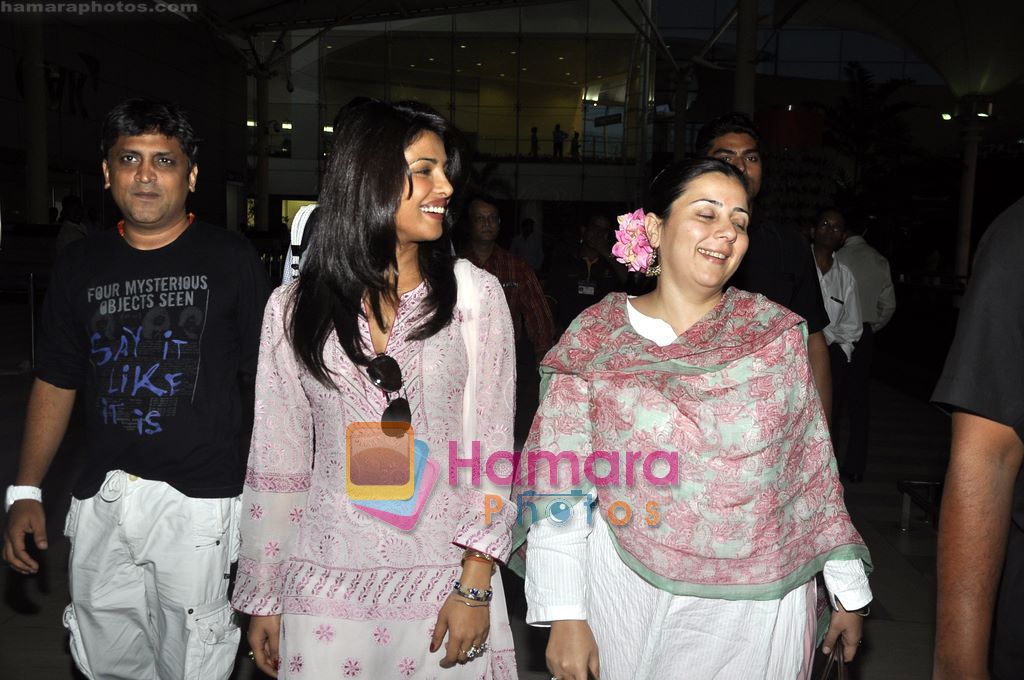 Priyanka Chopra returns from Ajmer Shariff in Mumbai on 26th April 2011 