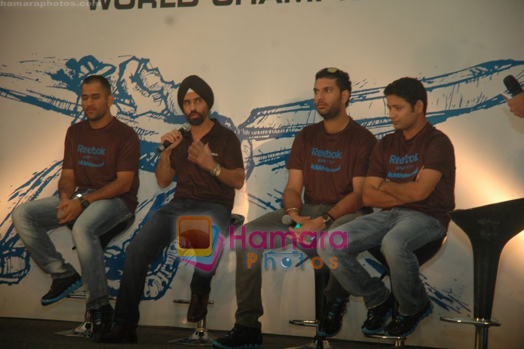 Mahendra Singh Dhoni, Yuvraj, Harbhajan, Yuvraj Singh at Reebok event in Intercontinental, Mumbai on 26th April 2011