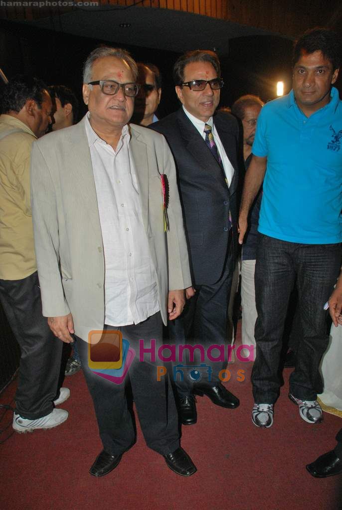 Dharmendra at Dadasaheb Phalke Awards in Bhaidas Hall on 3rd May 2011 