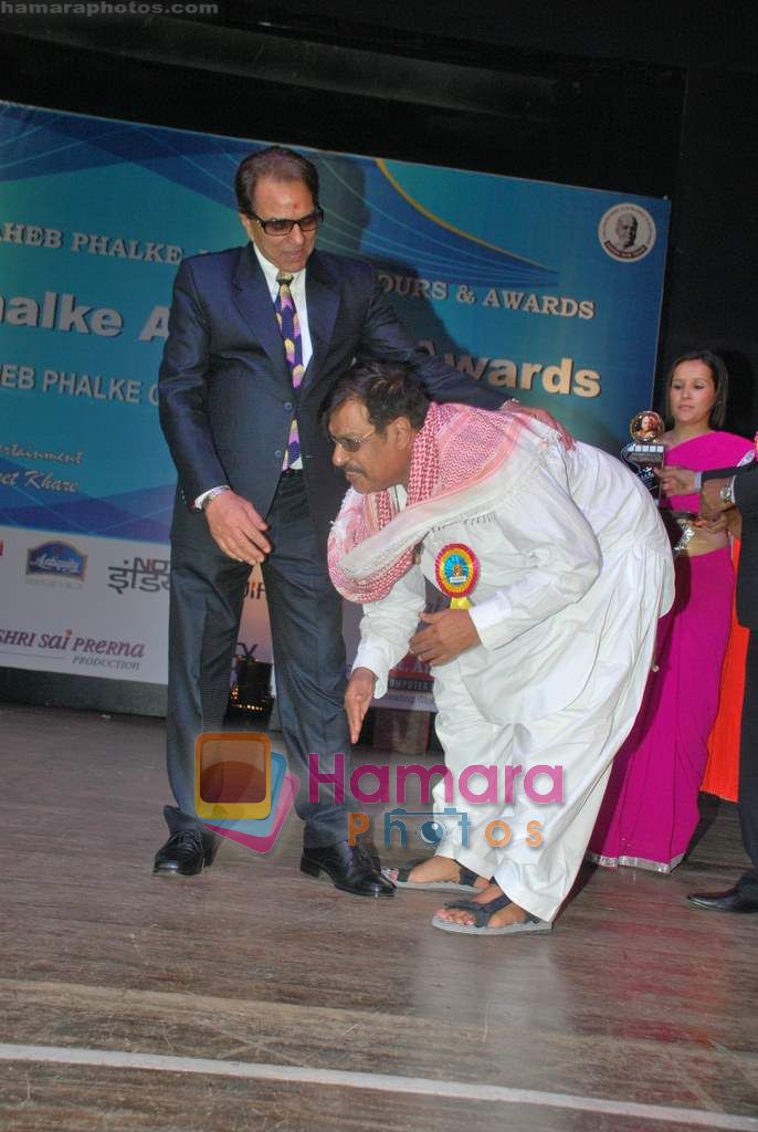 Dharmendra at Dadasaheb Phalke Awards in Bhaidas Hall on 3rd May 2011 