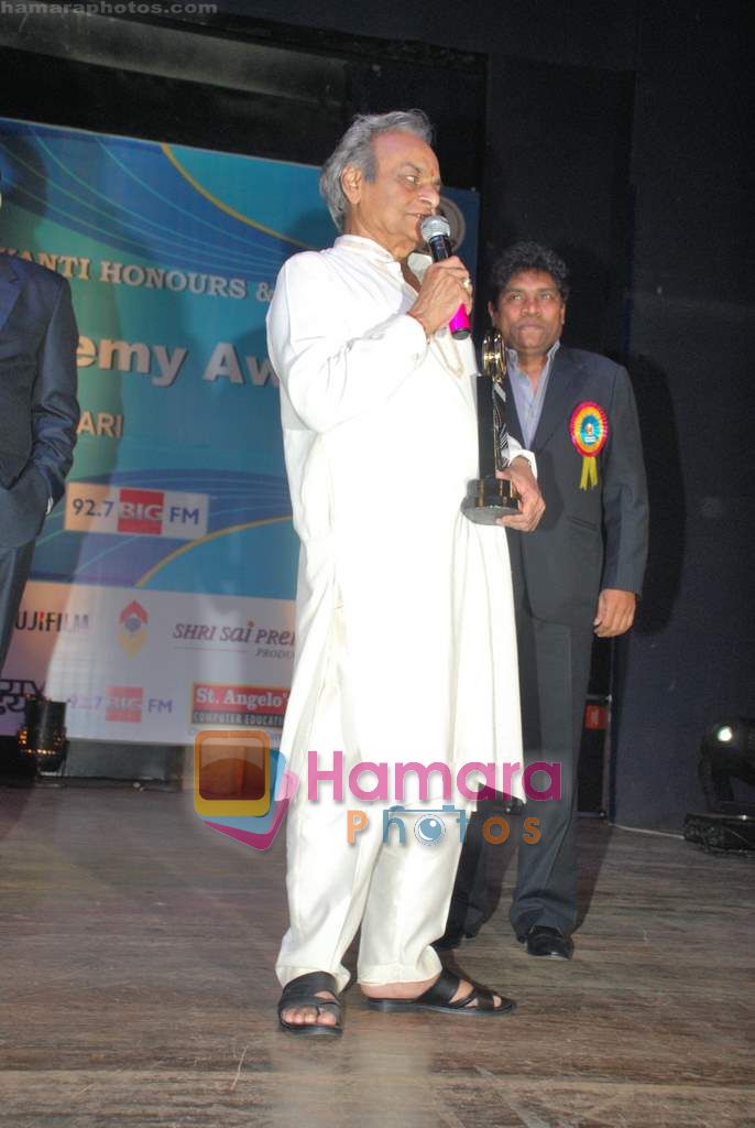Johnny Lever at Dadasaheb Phalke Awards in Bhaidas Hall on 3rd May 2011 