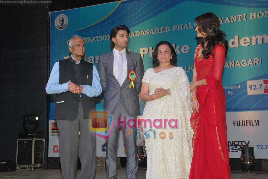 Anushka Sharma at Dadasaheb Phalke Awards in Bhaidas Hall on 3rd May 2011 