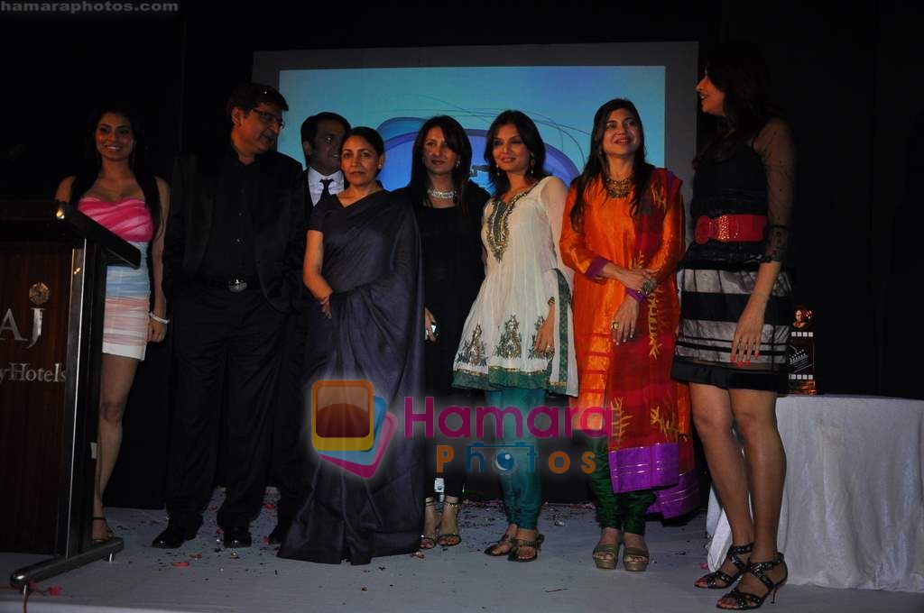 Alka Yagnik, Poonam Dhillon, Deepshikha Nagpal, Deeepti Naval, Achala Sachdev at photographer Jayesh Seth's movie announcement bash in Taj Land's End on 3rd May 2011 