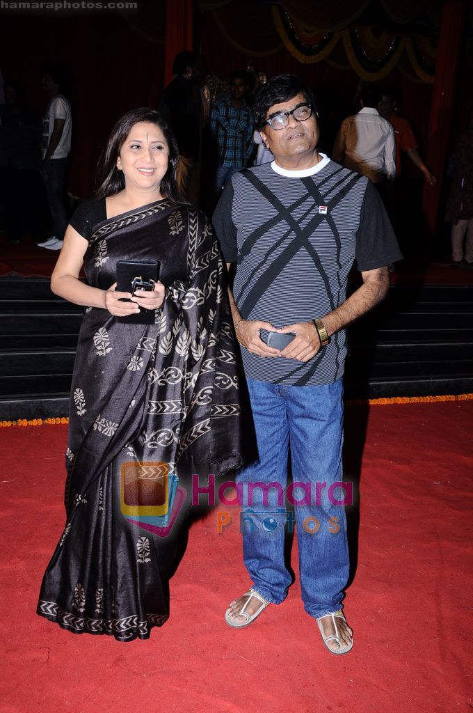 Ashok Saraf grace Balgandharv premiere in Imax, Wadala, Mumbai on 4th May 2011 