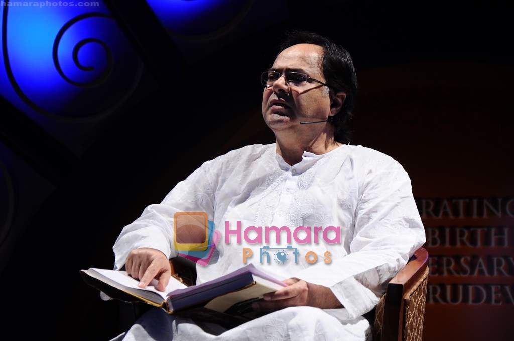 Farooq Sheikh at Tagore Literature Awards in  Ravindra Natya Mandir on 5th May 2011 