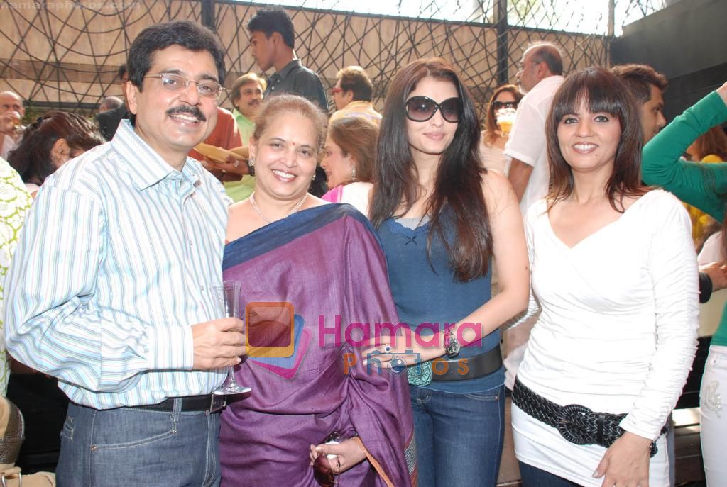 Shyam, Neeta Lulla, Vrinda Rai, Aishwarya Rai at Mother's day special in Mumbai on 6th May 2011