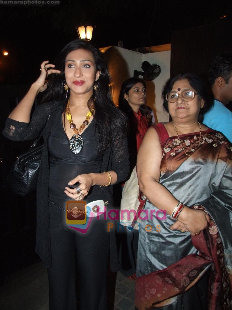 Rituparna Sengupta with mom at Mother's day special in Mumbai on 6th May 2011