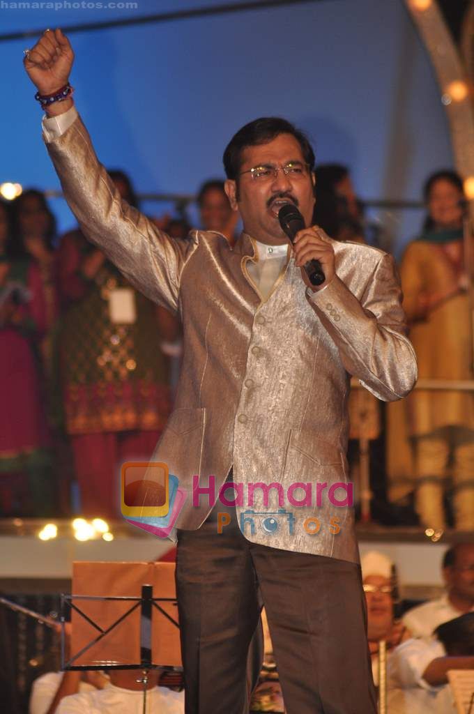 Sudesh Bhosle at Pyarelal's musical concert in Andheri Sports Complex on 7th May 2011 