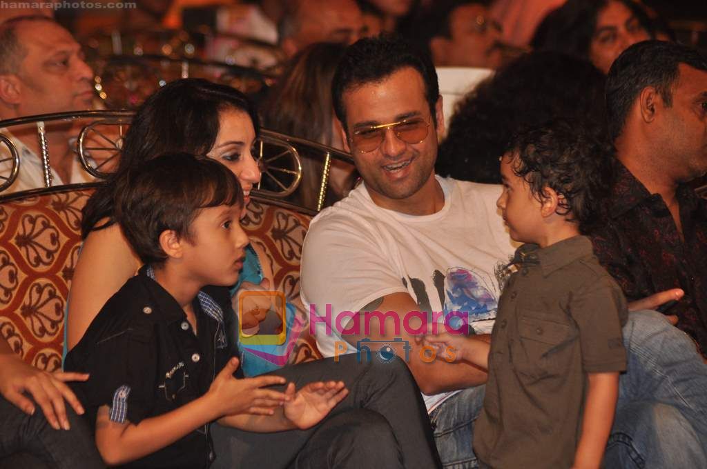 Rohit Roy at Pyarelal's musical concert in Andheri Sports Complex on 7th May 2011 
