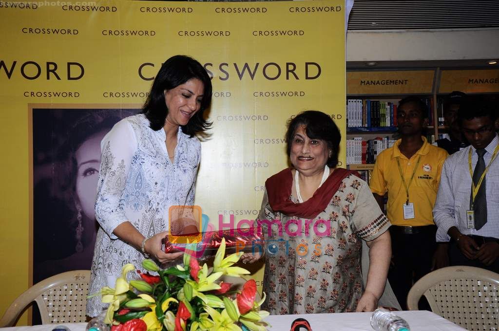 Priya Dutt at Divya Duttas mom Nalini's book launch in Crossword, Mumbai on 8th May 2011 