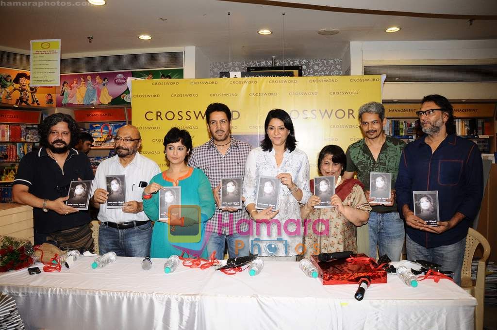 Divya Dutta at Divya Duttas mom Nalini's book launch in Crossword, Mumbai on 8th May 2011 