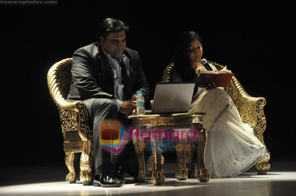 Saakshi Tanwar, Ram Kapoor at the launch of Sony's Bade Acchey Lagtey Hain in Taj Mahal, Agra, Mumbai on 17th May 2011 