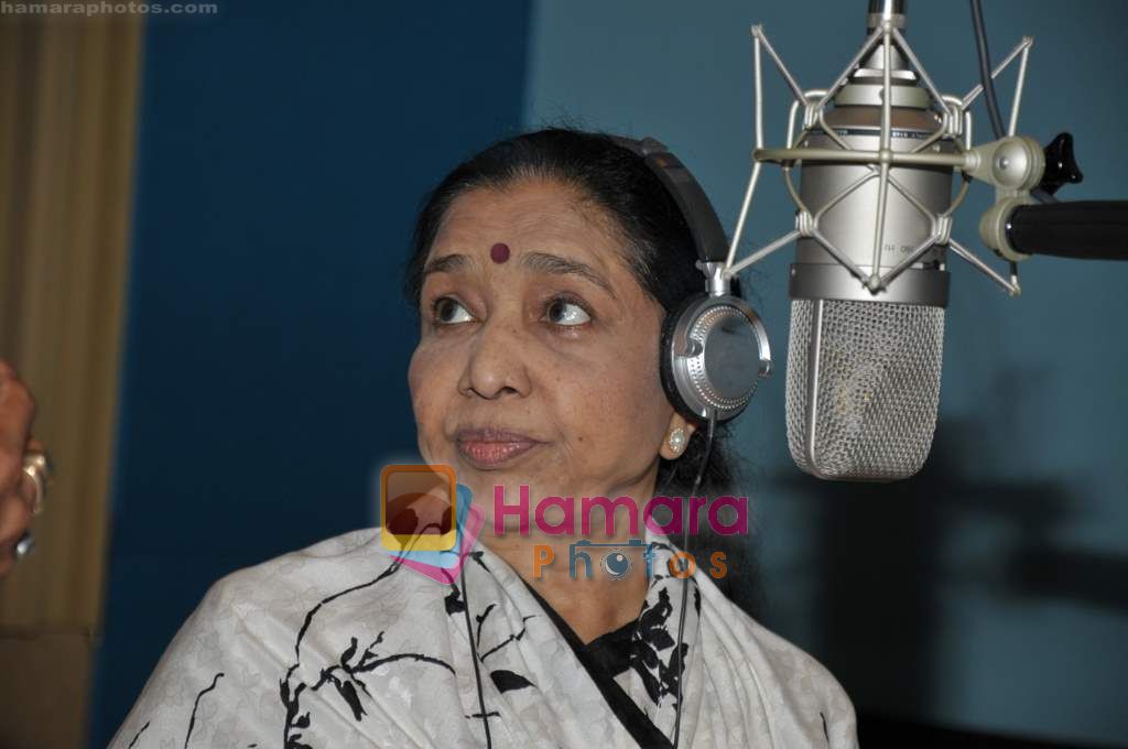 Asha Bhosle records for Neil Ko Pakadana film in Andheri on 21st May 2011 