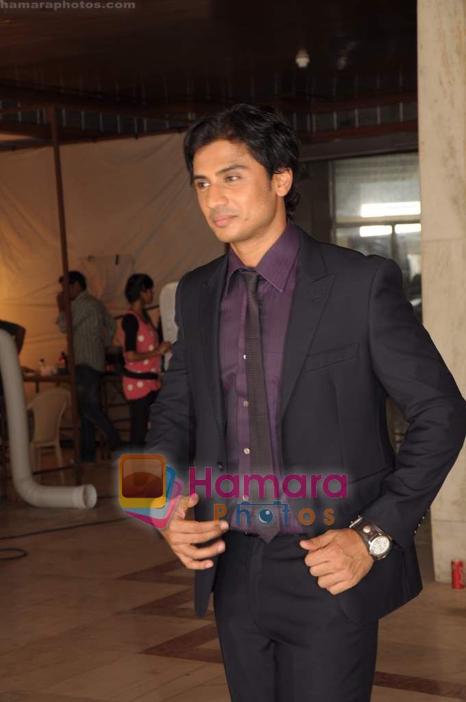 Shiv Pandit at Shaitan film on location in Tulip Star  on 28th May 2011 