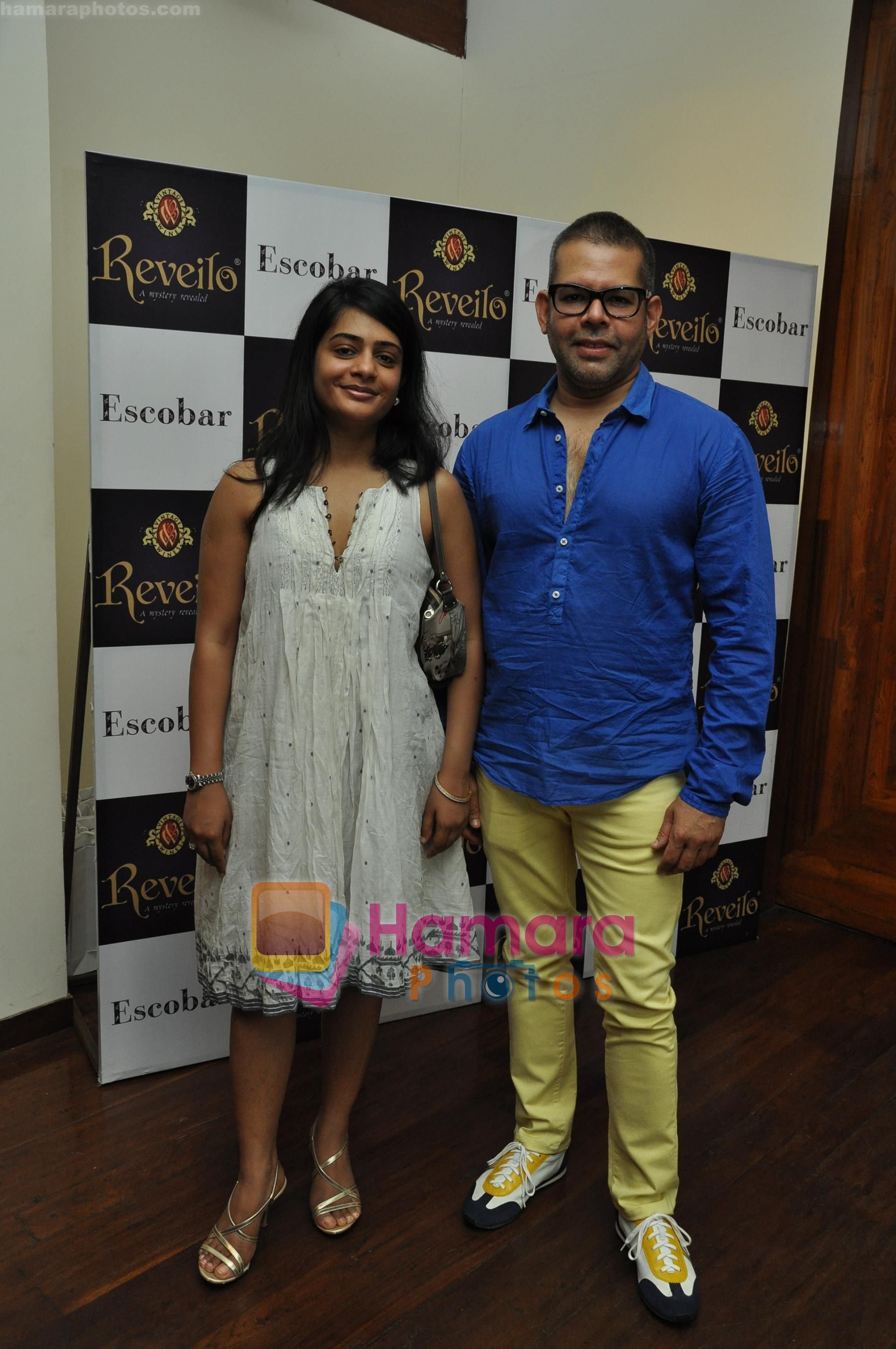 Vikram Raizada with wife Nisha at the Launch of Reveilo wines Italian varietal Sangiovese in Escobar, Bandra, Mumbai on 29th May 2011