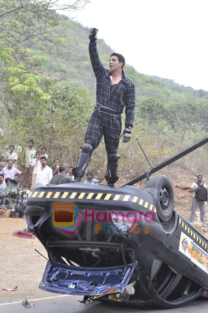 Akshay Kumar performs a mindboggling stunt for Khatron Ke Khiladi 4 in Filmcity, Mumbai on 2nd June 2011 