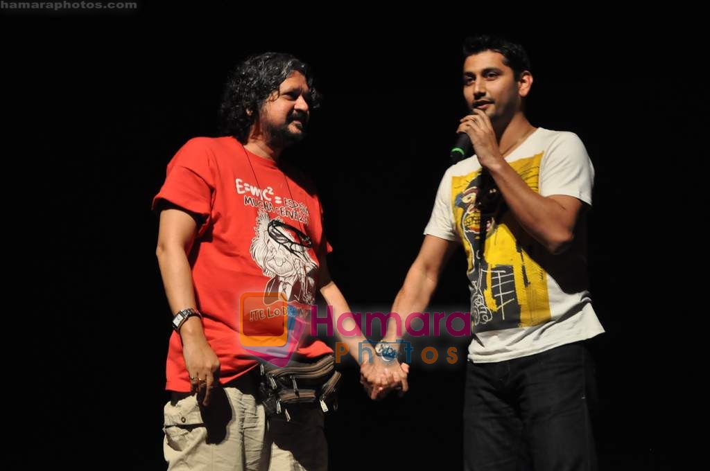 Amol Gupte at Shiamak's Summer Funk show in Sion on 5th June 2011 