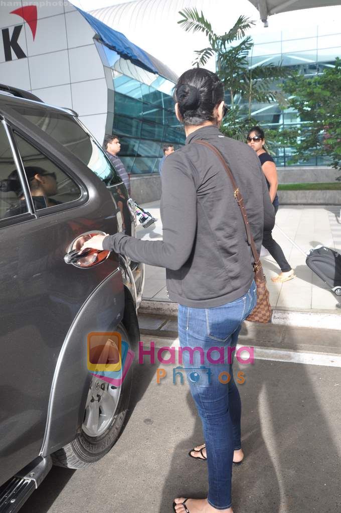 Sonakshi Sinha snapped after they return from Hyderabad on 13th June 2011 