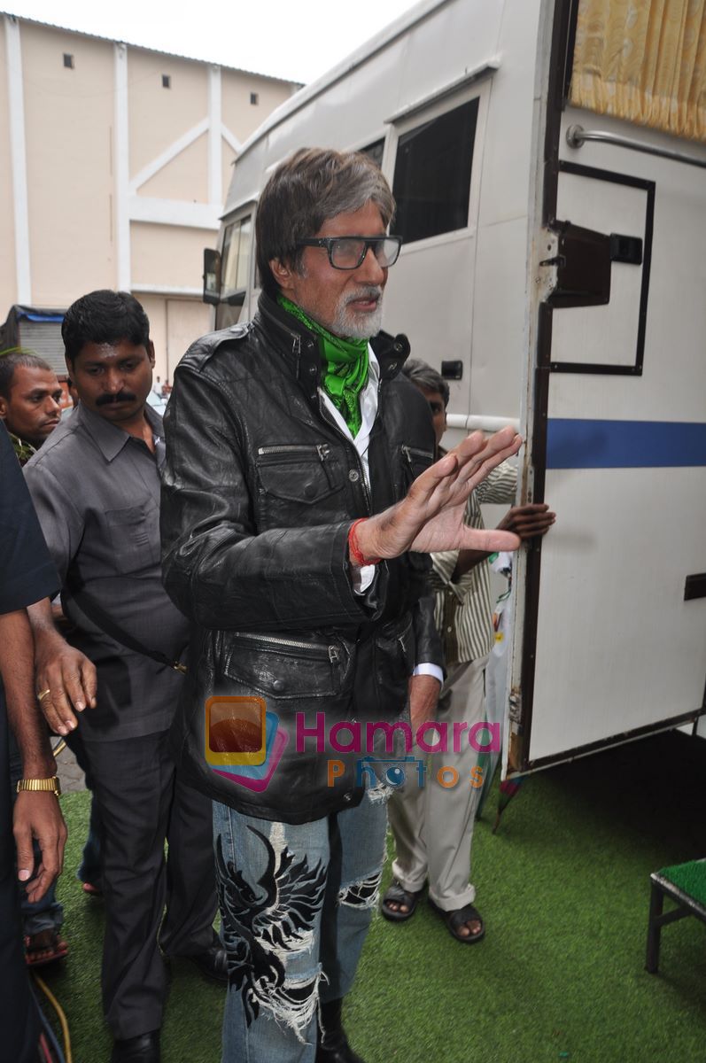 Amitabh Bachchan at KBC-BHTB photoshoot in Mehboob, Bandra, Mumbai on 14th June 2011 