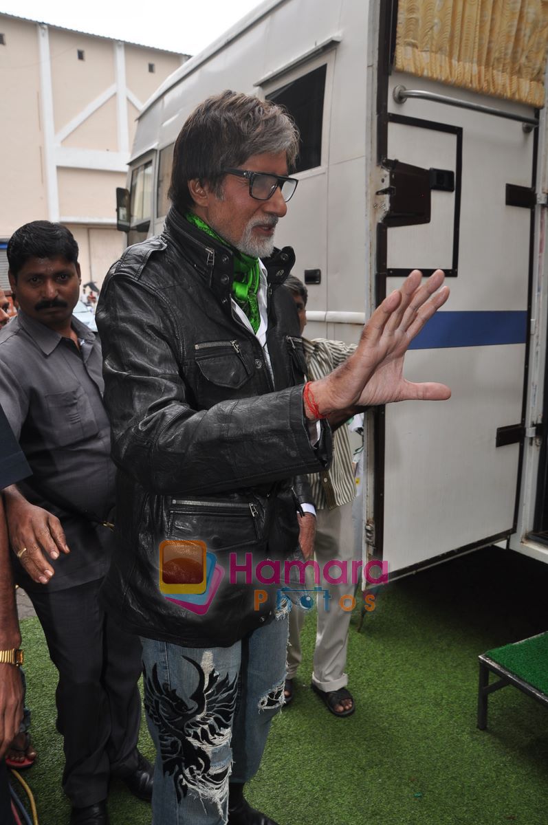 Amitabh Bachchan at KBC-BHTB photoshoot in Mehboob, Bandra, Mumbai on 14th June 2011 