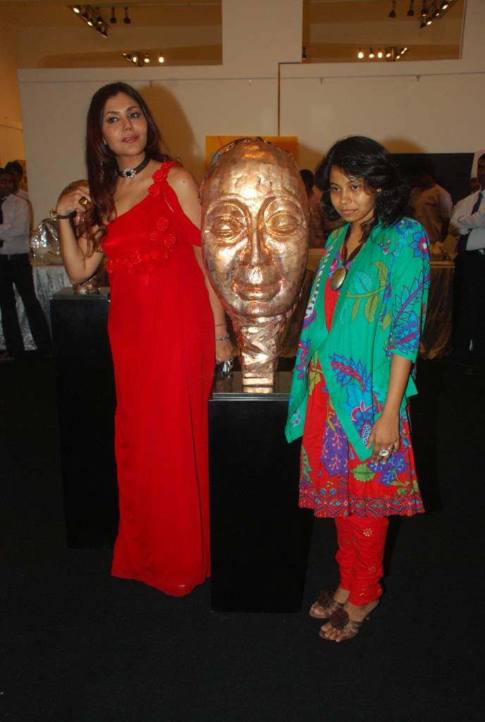 Nisha Jamwal at Nisha Jamwal's art event for artist Punaam Salecha in Kala Ghoda on 16th June 2011 