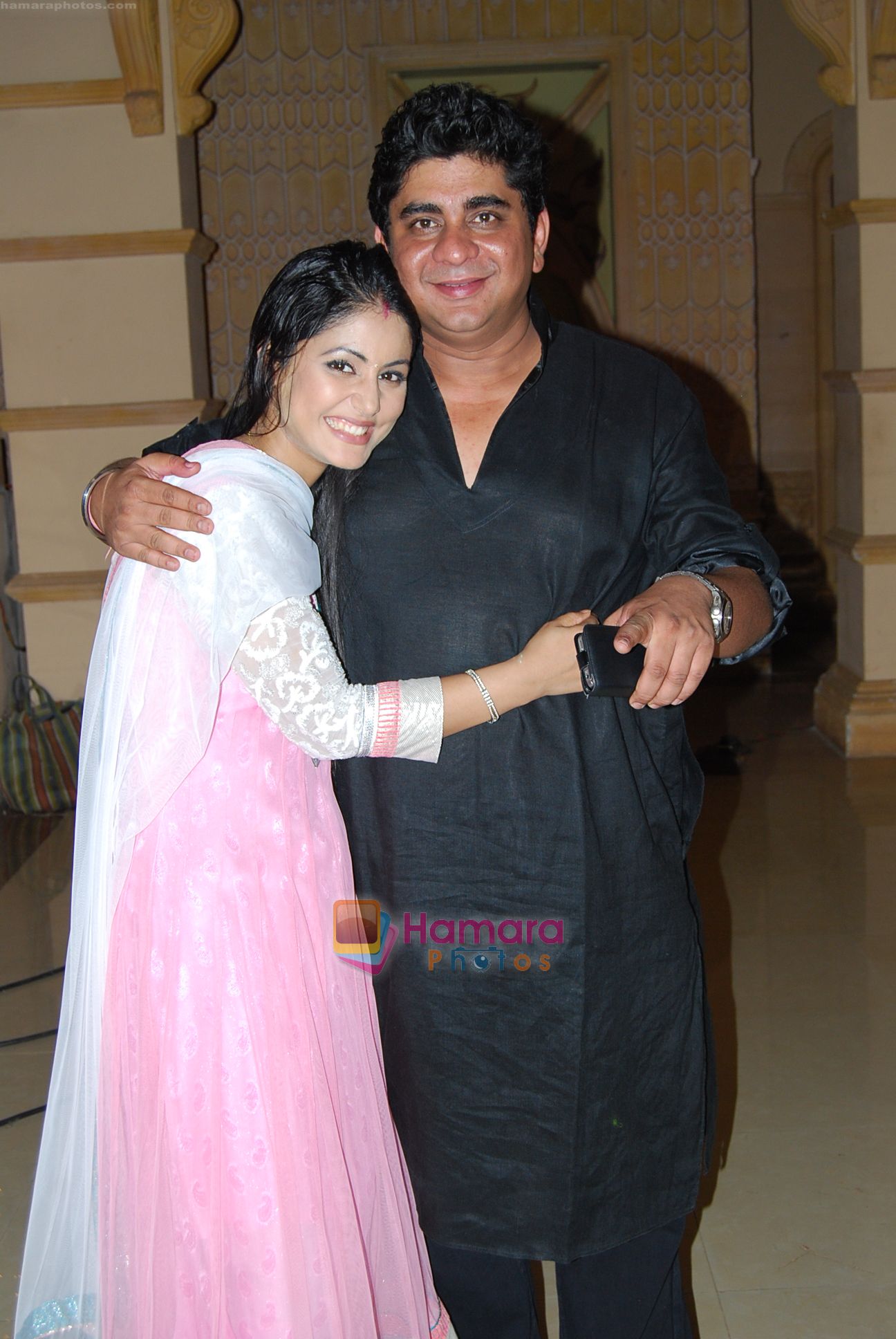 Hina Khan and Rajan Shahi at Rajan Shahi's fairwell party for Chaand Chupa Badal Mein in Mumbai on 17th June 2011