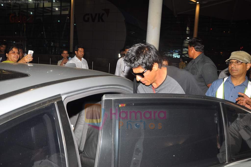 Shahrukh Khan snapped at domestic airport on 20th June 2011 