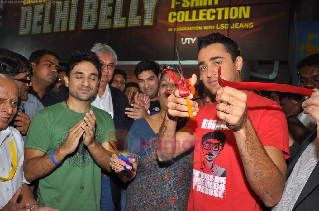 Imran Khan, Kunal Roy Kapoor, Vir Das at Delhi Belly T-shirts launch at Garment Fair in Goregaon on 20th June 2011 