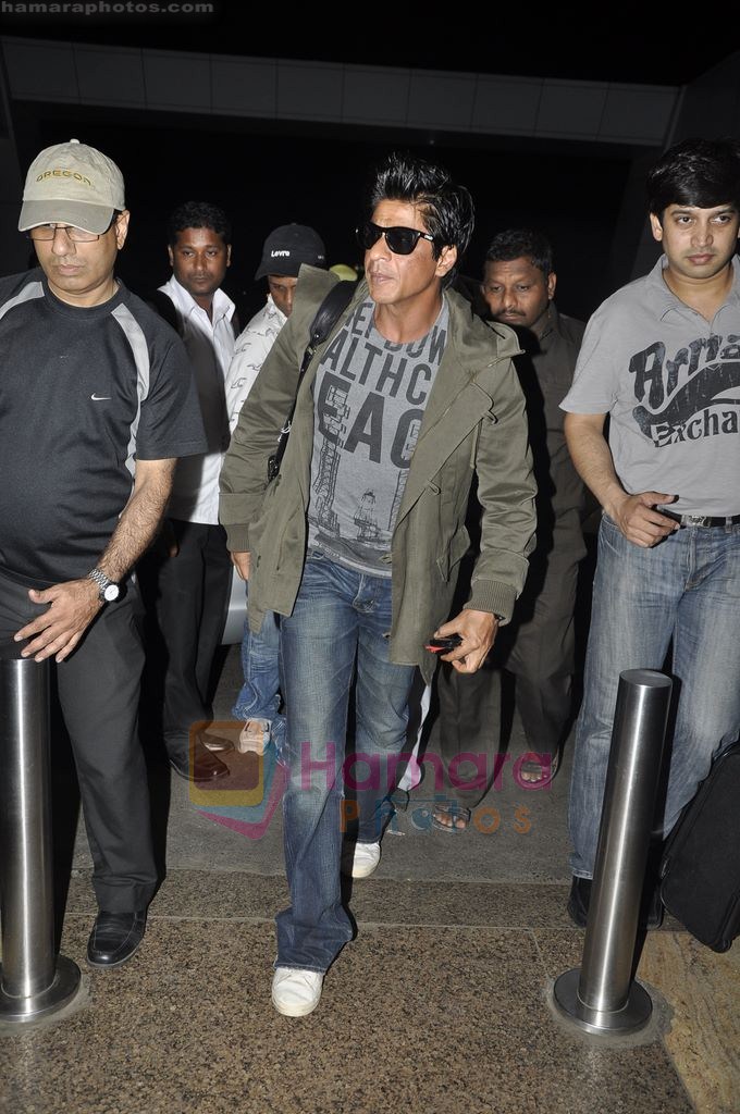 Shahrukh Khan leaves for IIFA Toronto on 23rd June 2011 