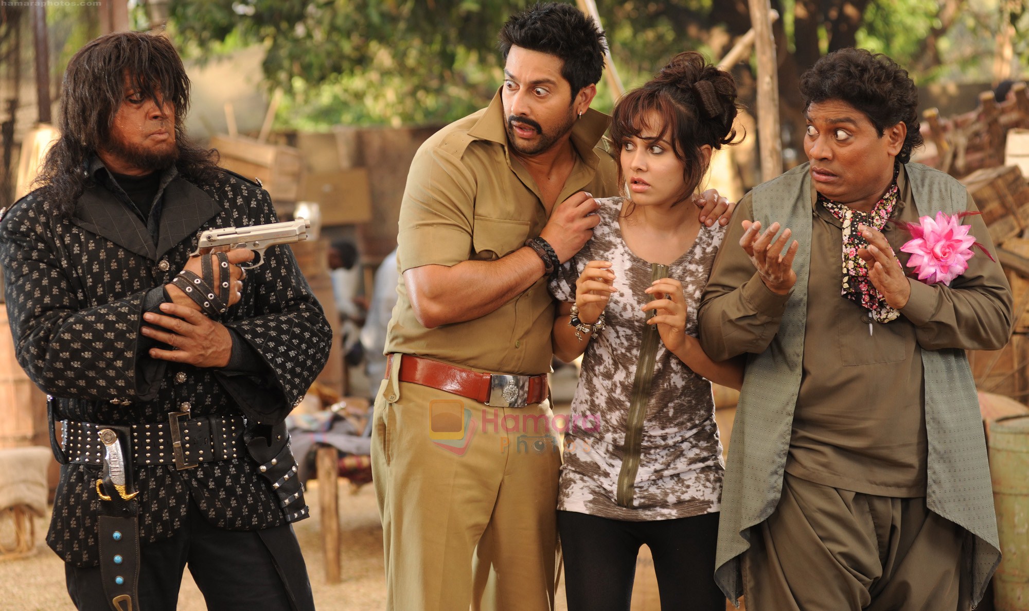 Aftab Shivdasani, Gulshan Grover, Priyanka Kothari, Johnny Lever in Still from the movie Bin Bulaye Baraati