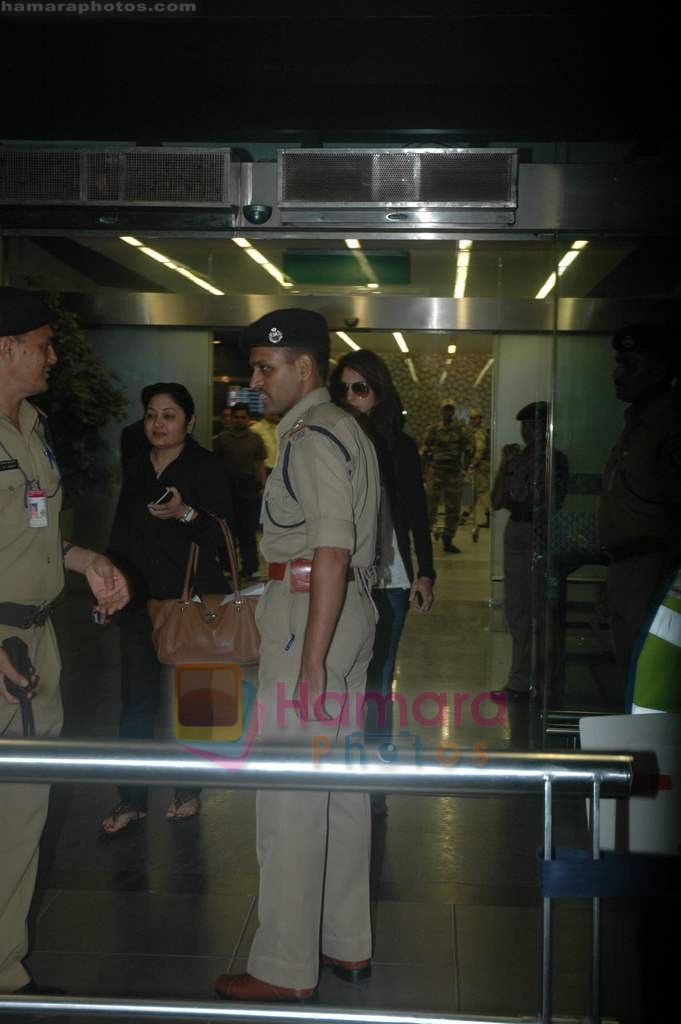 Anushka Sharma snapped after being detained for almost 12 hours in Airport, Mumbai on 27th June 2011 