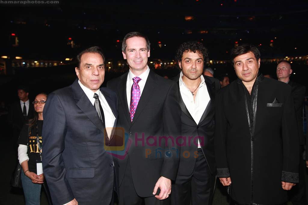 Sunny Deol, Bobby Deol, Dharmendra at IIFA Awards 2011 on 26th June 2011 