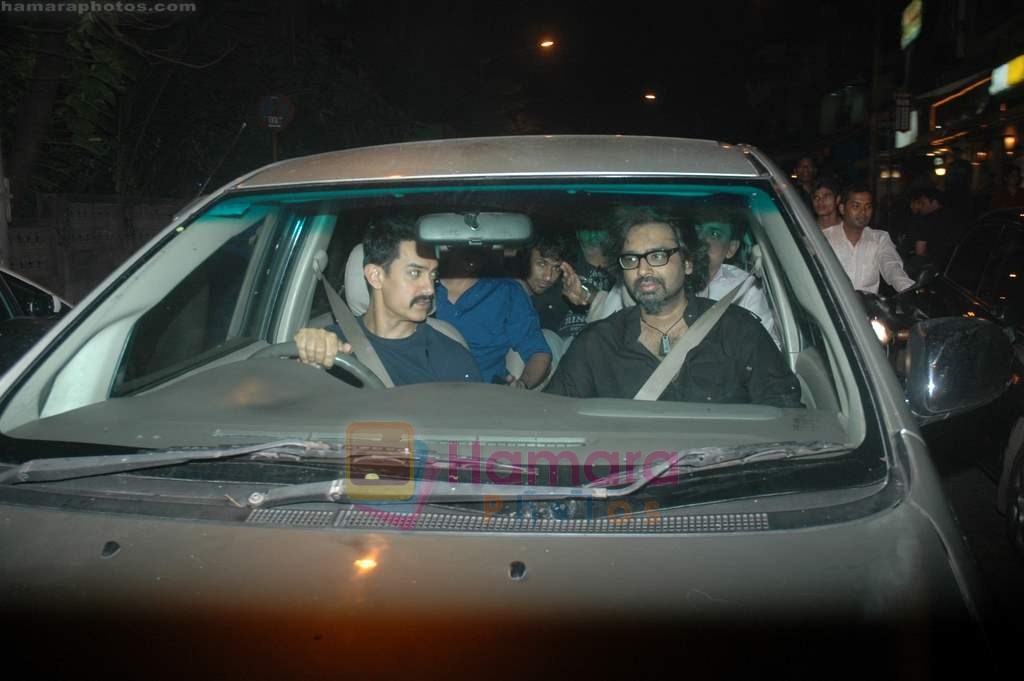 Aamir Khan snapped in Bandra, Mumbai on 1st July 2011 