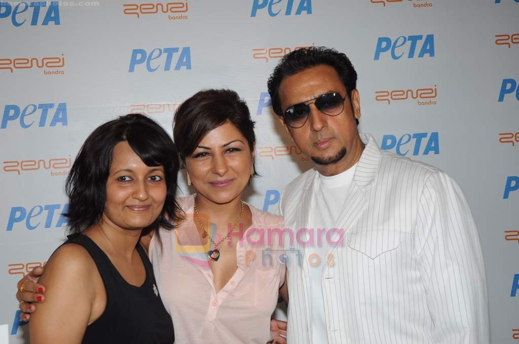 Hard Kaur, Gulshan Grover grace the PETA event to support Stray dogs in Zenzi on 5th July 2011