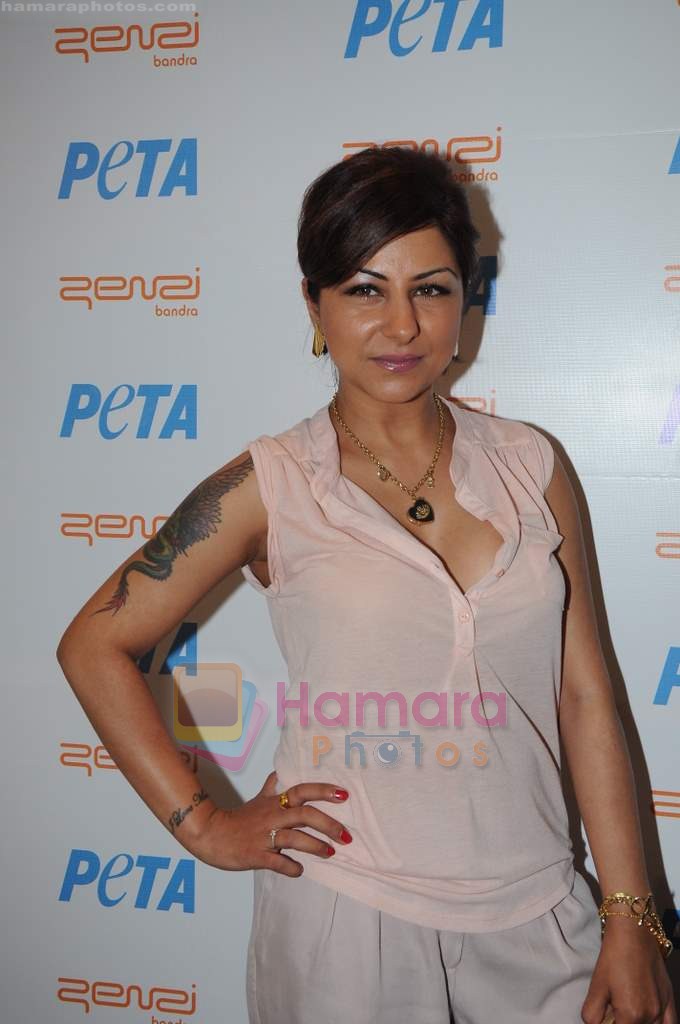 Hard Kaur grace the PETA event to support Stray dogs in Zenzi on 5th July 2011