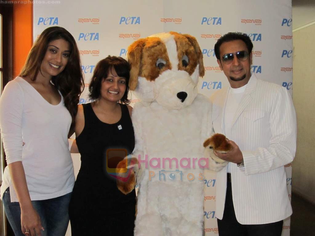 Gulshan Grover grace the PETA event to support Stray dogs in Zenzi on 5th July 2011