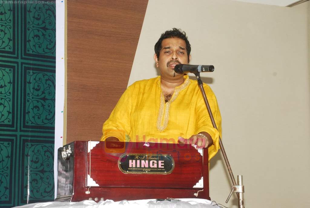 Shankar Mahadevan at Teri Hee Parachhayian Ghazal Album by Shankar Mahadevan in Times Tower on 6th July 2011