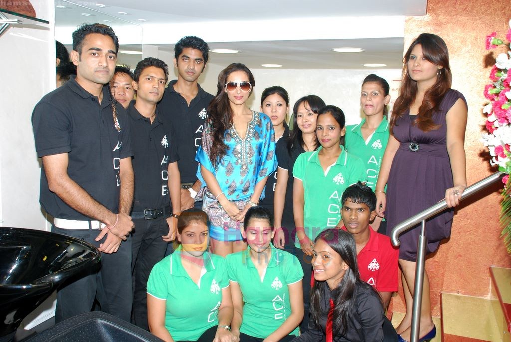 Malaika Arora Khan graces the ACE Hair & Skin Lounge opening in Borivli on 7th Jully 2011