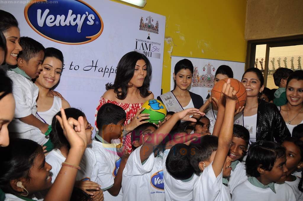 Sushmita Sen launches the nationwide campaign to serve children in Mumbai on 7th July 2011