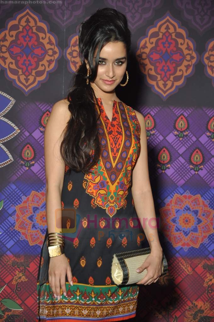 Shraddha Kapoor models for Anita Dogre's Global Desi in Mehbob on 8th July 2011