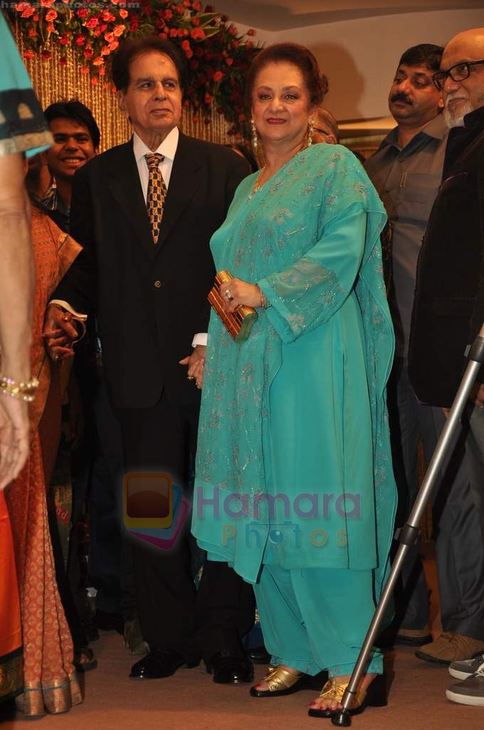 Dilip Kumar, Saira Banu at Dr Abhishek and Dr Shefali's wedding reception in Khar on 10th July 2011