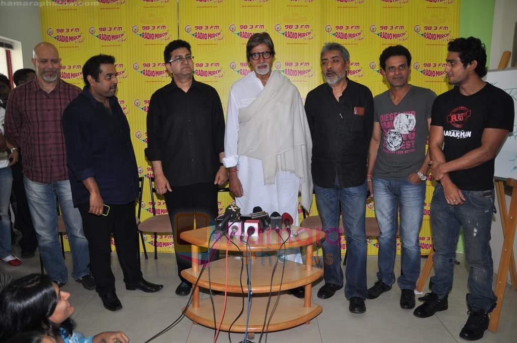 Amitabh Bachchan, Prakash Jha, Shankar Mahadevan,Parsoon Joshi, Loy Mendonsa, Prateik Babbar, Manoj Bajpai with Aarakshan team at Radio Mirchi in Lower Parel on 11th July 2011
