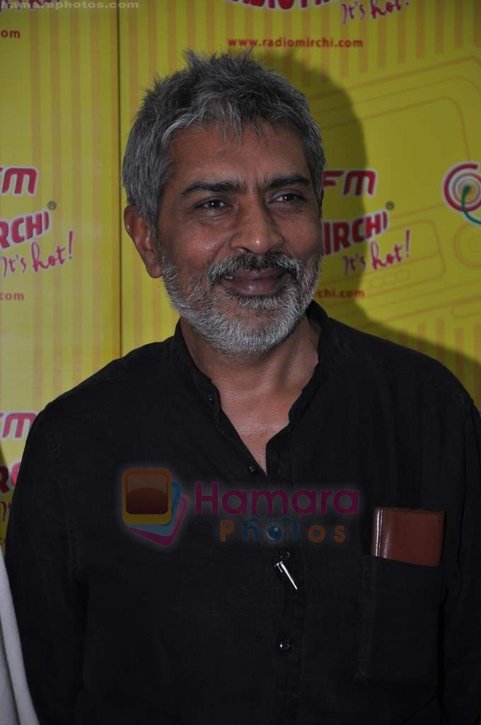 Prakash Jha with Aarakshan team at Radio Mirchi in Lower Parel on 11th July 2011