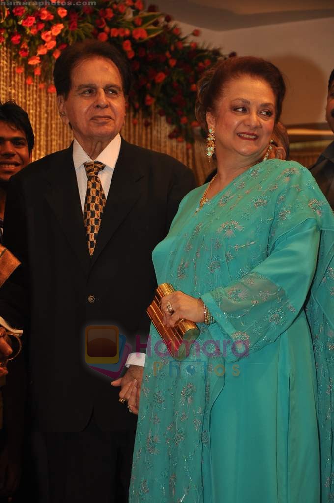 Dilip Kumar, Saira Banu at Dr Abhishek and Dr Shefali's wedding reception in Khar on 10th July 2011