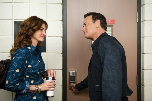 Tom Hanks, Julia Roberts in still from the movie Larry Crowne