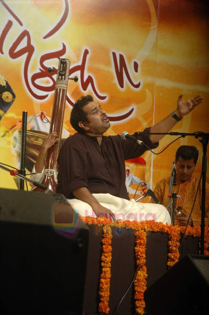 Shankar Mahadevan live concert for Pancham Nishad in Sion on 11th July 2011
