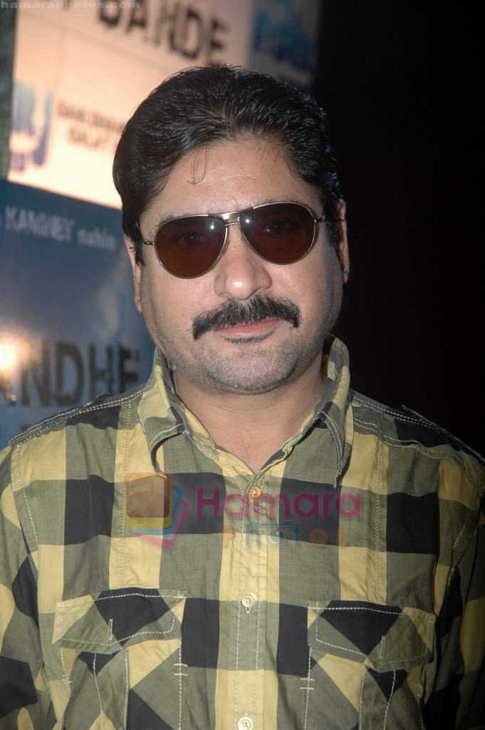 Yashpal Sharma at Sahi Dandhe Galat Bande film press meet in Cinemax on 12th July 2011